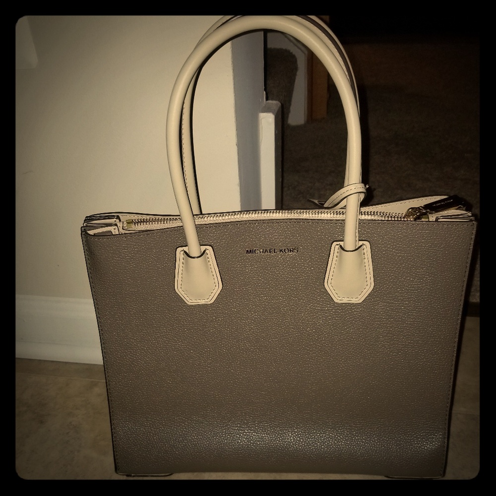 Like New Michael Kors purse